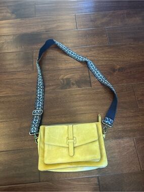 Fossil Mustard Yellow Crossbody Leather Bag with Navy Patterned Strap
